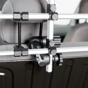 Trixie Car Grille S automobilio salono pertvara; 96-163cm/34-48cm Trixie Car Grille S automobilio salono pertvara; 96-163cm/34-48cm